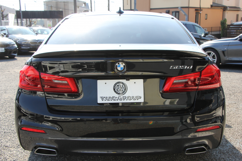 BMW 5シリーズ 523d ｴﾃﾞｨｼｮﾝﾐｯｼｮﾝｲﾝﾎﾟｯｼﾌﾞﾙ 特別仕様車 ﾊｰﾏﾝｶｰﾄﾞﾝｻﾗｳﾝﾄﾞHUD 専用ﾌﾞﾗｯｸ19AW ﾌﾞﾗｯｸｷﾄﾞﾆｰｸﾞﾘﾙ 追従ACC ｽﾃｱﾘﾝｸﾞｻﾎﾟｰﾄ 360度ｶﾒﾗ Pｱｼｽﾄ ﾀｯﾁ画面HDDﾅﾋﾞTV LEDﾍｯﾄﾞﾗｲﾄ ｵｰﾄﾊｲﾋﾞｰﾑ 電動ﾄﾗﾝｸ 2年保証