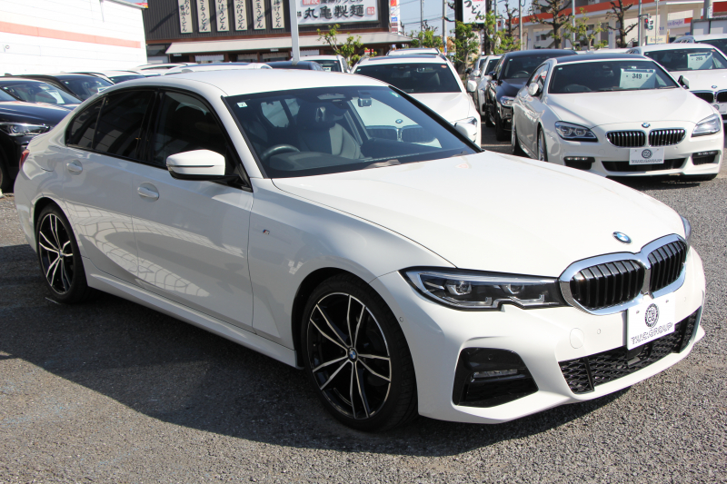 BMW 3シリーズ 320i Mｽﾎﾟｰﾂ ﾃﾞﾋﾞｭｰ&ｺﾝﾌｫｰﾄP ﾋｰﾀｰ黒革 専用ﾌﾞﾙｰｽﾃｯﾁ 19AW 追従ACC ｽﾃｱﾘﾝｸﾞｻﾎﾟｰﾄ LEDﾍｯﾄﾞﾗｲﾄ ｵｰﾄﾊｲﾋﾞｰﾑ 電動ﾄﾗﾝｸ ｱｯﾌﾟﾙｶｰﾌﾟﾚｲ ﾀｯﾁ画面HDDﾅﾋﾞﾜｲﾔﾚｽ充電 Hi-fiｽﾋﾟｰｶｰ Pｱｼｽﾄ 専用ｴｱﾛ 2年保証