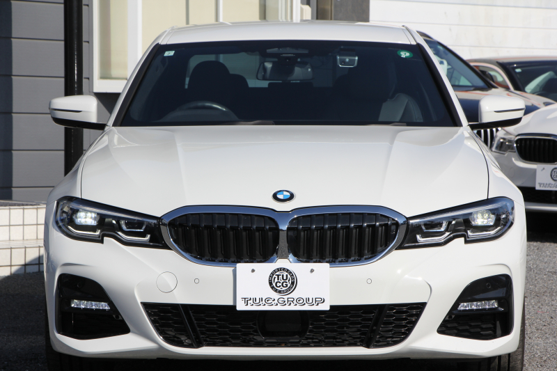 BMW 3シリーズ 320i Mｽﾎﾟｰﾂ ﾃﾞﾋﾞｭｰ&ｺﾝﾌｫｰﾄP ﾋｰﾀｰ黒革 専用ﾌﾞﾙｰｽﾃｯﾁ 19AW 追従ACC ｽﾃｱﾘﾝｸﾞｻﾎﾟｰﾄ LEDﾍｯﾄﾞﾗｲﾄ ｵｰﾄﾊｲﾋﾞｰﾑ 電動ﾄﾗﾝｸ ｱｯﾌﾟﾙｶｰﾌﾟﾚｲ ﾀｯﾁ画面HDDﾅﾋﾞﾜｲﾔﾚｽ充電 Hi-fiｽﾋﾟｰｶｰ Pｱｼｽﾄ 専用ｴｱﾛ 2年保証