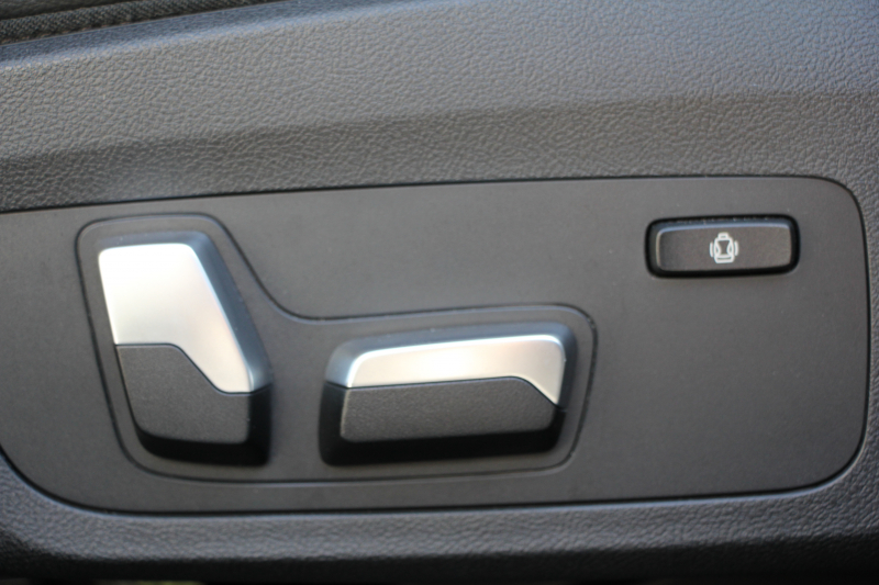 BMW 3シリーズ 320i Mｽﾎﾟｰﾂ ﾃﾞﾋﾞｭｰ&ｺﾝﾌｫｰﾄP ﾋｰﾀｰ黒革 専用ﾌﾞﾙｰｽﾃｯﾁ 19AW 追従ACC ｽﾃｱﾘﾝｸﾞｻﾎﾟｰﾄ LEDﾍｯﾄﾞﾗｲﾄ ｵｰﾄﾊｲﾋﾞｰﾑ 電動ﾄﾗﾝｸ ｱｯﾌﾟﾙｶｰﾌﾟﾚｲ ﾀｯﾁ画面HDDﾅﾋﾞﾜｲﾔﾚｽ充電 Hi-fiｽﾋﾟｰｶｰ Pｱｼｽﾄ 専用ｴｱﾛ 2年保証