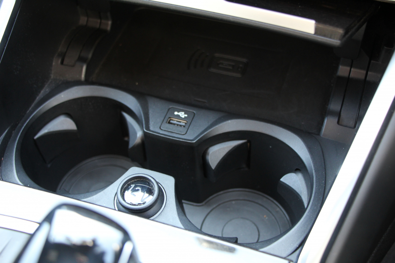 BMW 3シリーズ 320i Mｽﾎﾟｰﾂ ﾃﾞﾋﾞｭｰ&ｺﾝﾌｫｰﾄP ﾋｰﾀｰ黒革 専用ﾌﾞﾙｰｽﾃｯﾁ 19AW 追従ACC ｽﾃｱﾘﾝｸﾞｻﾎﾟｰﾄ LEDﾍｯﾄﾞﾗｲﾄ ｵｰﾄﾊｲﾋﾞｰﾑ 電動ﾄﾗﾝｸ ｱｯﾌﾟﾙｶｰﾌﾟﾚｲ ﾀｯﾁ画面HDDﾅﾋﾞﾜｲﾔﾚｽ充電 Hi-fiｽﾋﾟｰｶｰ Pｱｼｽﾄ 専用ｴｱﾛ 2年保証