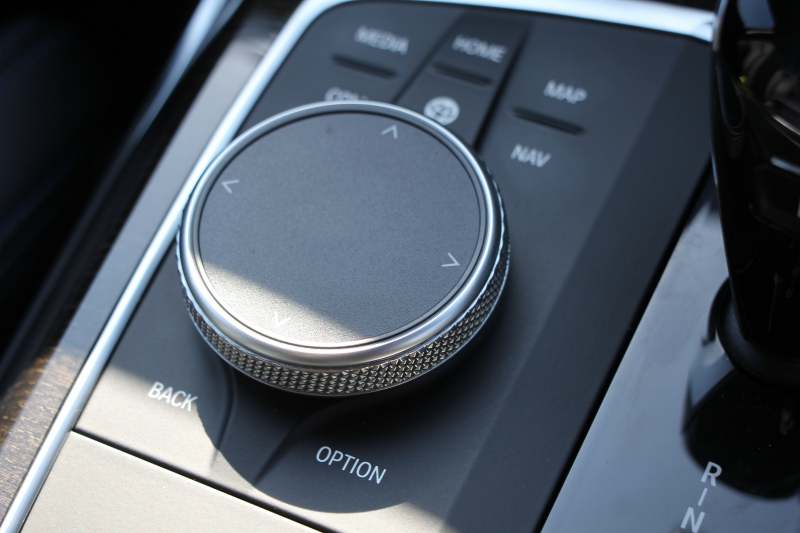 BMW 3シリーズ 320i Mｽﾎﾟｰﾂ ﾃﾞﾋﾞｭｰ&ｺﾝﾌｫｰﾄP ﾋｰﾀｰ黒革 専用ﾌﾞﾙｰｽﾃｯﾁ 19AW 追従ACC ｽﾃｱﾘﾝｸﾞｻﾎﾟｰﾄ LEDﾍｯﾄﾞﾗｲﾄ ｵｰﾄﾊｲﾋﾞｰﾑ 電動ﾄﾗﾝｸ ｱｯﾌﾟﾙｶｰﾌﾟﾚｲ ﾀｯﾁ画面HDDﾅﾋﾞﾜｲﾔﾚｽ充電 Hi-fiｽﾋﾟｰｶｰ Pｱｼｽﾄ 専用ｴｱﾛ 2年保証