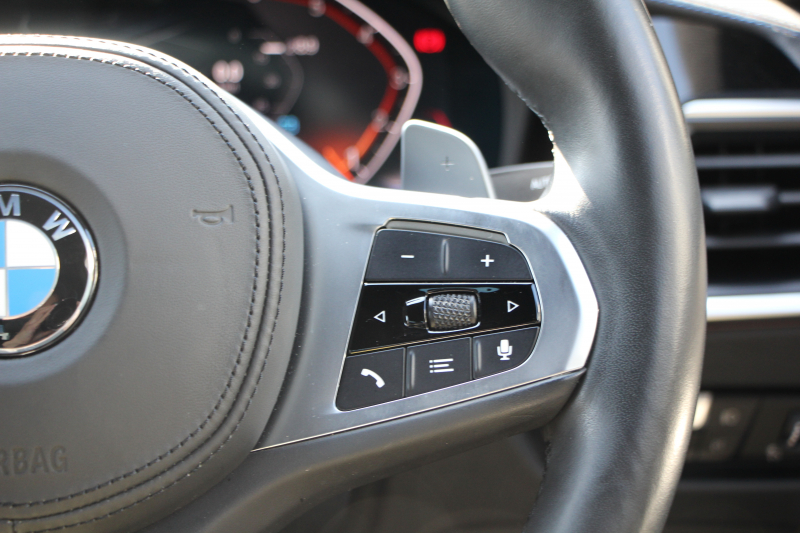 BMW 3シリーズ 320i Mｽﾎﾟｰﾂ ﾃﾞﾋﾞｭｰ&ｺﾝﾌｫｰﾄP ﾋｰﾀｰ黒革 専用ﾌﾞﾙｰｽﾃｯﾁ 19AW 追従ACC ｽﾃｱﾘﾝｸﾞｻﾎﾟｰﾄ LEDﾍｯﾄﾞﾗｲﾄ ｵｰﾄﾊｲﾋﾞｰﾑ 電動ﾄﾗﾝｸ ｱｯﾌﾟﾙｶｰﾌﾟﾚｲ ﾀｯﾁ画面HDDﾅﾋﾞﾜｲﾔﾚｽ充電 Hi-fiｽﾋﾟｰｶｰ Pｱｼｽﾄ 専用ｴｱﾛ 2年保証