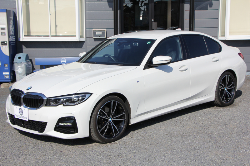 BMW 3シリーズ 320i Mｽﾎﾟｰﾂ ﾃﾞﾋﾞｭｰ&ｺﾝﾌｫｰﾄP ﾋｰﾀｰ黒革 専用ﾌﾞﾙｰｽﾃｯﾁ 19AW 追従ACC ｽﾃｱﾘﾝｸﾞｻﾎﾟｰﾄ LEDﾍｯﾄﾞﾗｲﾄ ｵｰﾄﾊｲﾋﾞｰﾑ 電動ﾄﾗﾝｸ ｱｯﾌﾟﾙｶｰﾌﾟﾚｲ ﾀｯﾁ画面HDDﾅﾋﾞﾜｲﾔﾚｽ充電 Hi-fiｽﾋﾟｰｶｰ Pｱｼｽﾄ 専用ｴｱﾛ 2年保証