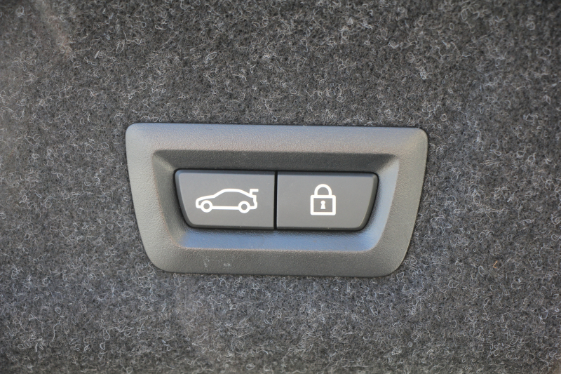 BMW 3シリーズ 320i Mｽﾎﾟｰﾂ ﾃﾞﾋﾞｭｰ&ｺﾝﾌｫｰﾄP ﾋｰﾀｰ黒革 専用ﾌﾞﾙｰｽﾃｯﾁ 19AW 追従ACC ｽﾃｱﾘﾝｸﾞｻﾎﾟｰﾄ LEDﾍｯﾄﾞﾗｲﾄ ｵｰﾄﾊｲﾋﾞｰﾑ 電動ﾄﾗﾝｸ ｱｯﾌﾟﾙｶｰﾌﾟﾚｲ ﾀｯﾁ画面HDDﾅﾋﾞﾜｲﾔﾚｽ充電 Hi-fiｽﾋﾟｰｶｰ Pｱｼｽﾄ 専用ｴｱﾛ 2年保証