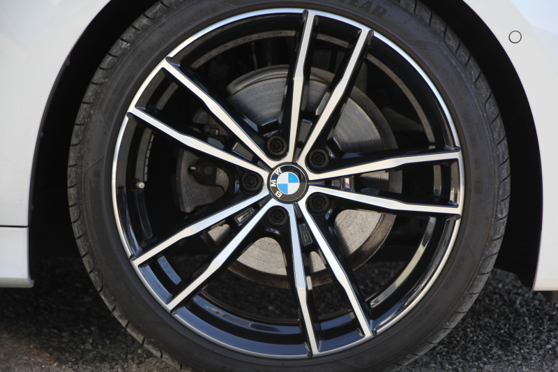 BMW 3シリーズ 320i Mｽﾎﾟｰﾂ ﾃﾞﾋﾞｭｰ&ｺﾝﾌｫｰﾄP ﾋｰﾀｰ黒革 専用ﾌﾞﾙｰｽﾃｯﾁ 19AW 追従ACC ｽﾃｱﾘﾝｸﾞｻﾎﾟｰﾄ LEDﾍｯﾄﾞﾗｲﾄ ｵｰﾄﾊｲﾋﾞｰﾑ 電動ﾄﾗﾝｸ ｱｯﾌﾟﾙｶｰﾌﾟﾚｲ ﾀｯﾁ画面HDDﾅﾋﾞﾜｲﾔﾚｽ充電 Hi-fiｽﾋﾟｰｶｰ Pｱｼｽﾄ 専用ｴｱﾛ 2年保証