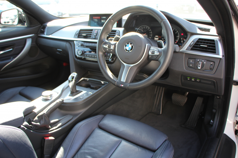 BMW 4シリーズ 420i ｸｰﾍﾟMｽﾎﾟｰﾂ LCI後期 1ｵｰﾅ ﾌｪｲｽﾘﾌﾄ後 ﾅｲﾄﾌﾞﾙｰﾚｻﾞｰ ｼｰﾄﾋｰﾀｰ 追従ACC LEDﾍｯﾄﾞﾗｲﾄ ｵﾌﾟｼｮﾝ19AW HDDﾅﾋﾞTV Bｶﾒﾗ ｽﾏｰﾄｷｰ 液晶ﾒｰﾀｰ 衝突軽減ﾌﾞﾚｰｷ 車線逸脱警告 歩行者警告 専用ｴｱﾛ ﾊﾟﾄﾞﾙｼﾌﾄ 2年保証