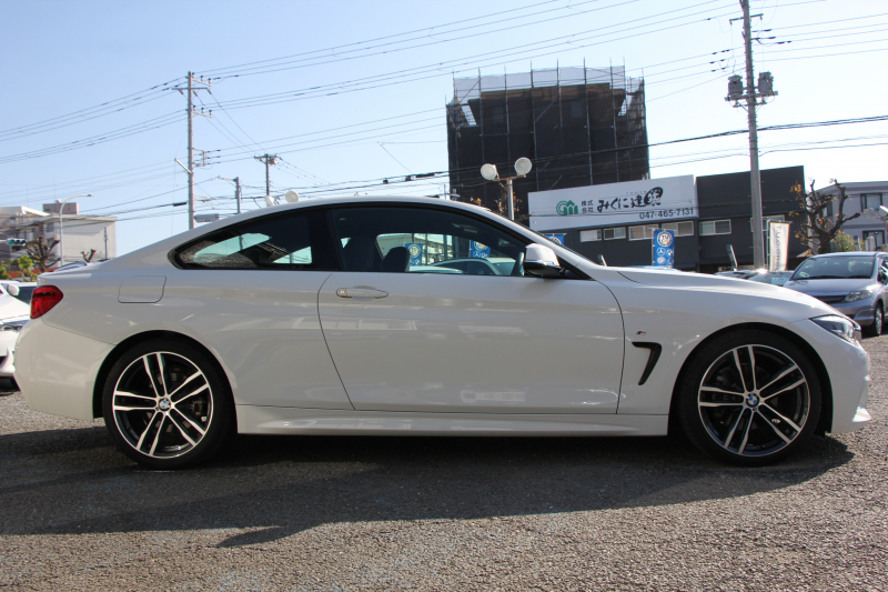 BMW 4シリーズ 420i ｸｰﾍﾟMｽﾎﾟｰﾂ LCI後期 1ｵｰﾅ ﾌｪｲｽﾘﾌﾄ後 ﾅｲﾄﾌﾞﾙｰﾚｻﾞｰ ｼｰﾄﾋｰﾀｰ 追従ACC LEDﾍｯﾄﾞﾗｲﾄ ｵﾌﾟｼｮﾝ19AW HDDﾅﾋﾞTV Bｶﾒﾗ ｽﾏｰﾄｷｰ 液晶ﾒｰﾀｰ 衝突軽減ﾌﾞﾚｰｷ 車線逸脱警告 歩行者警告 専用ｴｱﾛ ﾊﾟﾄﾞﾙｼﾌﾄ 2年保証