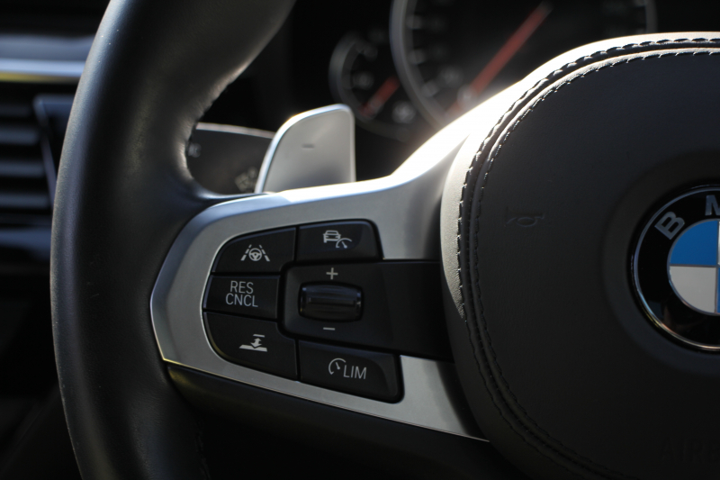 BMW 5シリーズ 530i Mｽﾎﾟｰﾂ 252馬力 1ｵﾅ ｻﾝﾙｰﾌ 全席ﾋｰﾀｰ黒革 ﾌﾞﾗｯｸ19AW Mspﾌﾞﾚｰｷ 追従ACC ｽﾃｱﾘﾝｸﾞｻﾎﾟｰﾄ LEDﾍｯﾄﾞﾗｲﾄ ﾊｲﾋﾞｰﾑｱｼｽﾄ ﾀｯﾁ画面HDDﾅﾋﾞTV 360度ｶﾒﾗ Pｱｼｽﾄﾌﾟﾗｽ 電動ﾄﾗﾝｸ 専用ｴｱﾛ ﾊﾟﾄﾞﾙｼﾌﾄ 2年保証