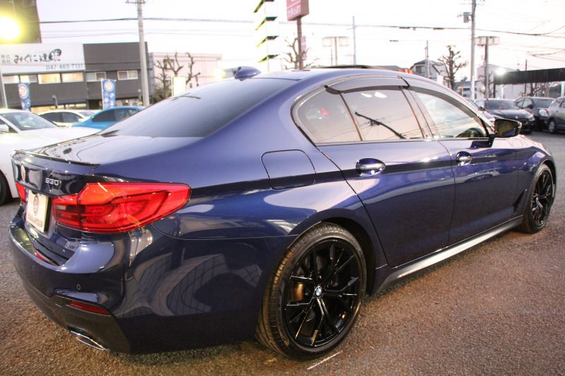 BMW 5シリーズ 530i Mｽﾎﾟｰﾂ 1ｵ-ﾅ 252馬力 ｻﾝﾙｰﾌ 全席ﾋｰﾀｰ黒革 ﾌﾞﾗｯｸ19AW Mspﾌﾞﾚｰｷ 追従ACC ｽﾃｱﾘﾝｸﾞｻﾎﾟｰﾄ LEDﾍｯﾄﾞﾗｲﾄ ﾊｲﾋﾞｰﾑｱｼｽﾄ ﾀｯﾁ画面HDDﾅﾋﾞTV 360度ｶﾒﾗ Pｱｼｽﾄﾌﾟﾗｽ 電動ﾄﾗﾝｸ 専用ｴｱﾛ ﾊﾟﾄﾞﾙｼﾌﾄ 2年保証