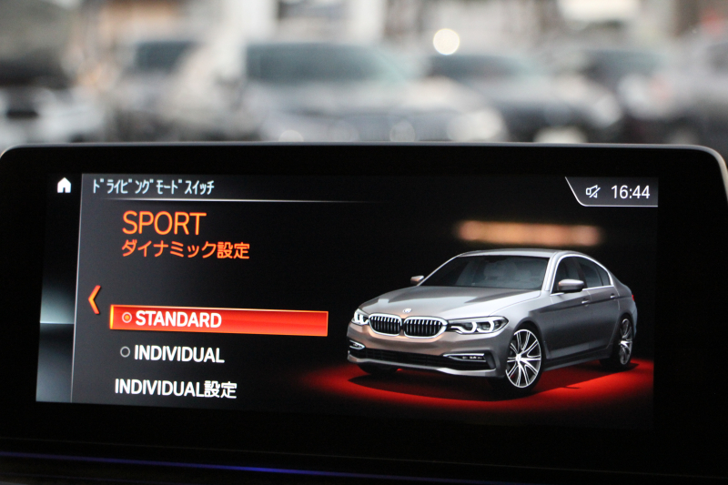 BMW 5シリーズ 530i Mｽﾎﾟｰﾂ 1ｵ-ﾅ 252馬力 ｻﾝﾙｰﾌ 全席ﾋｰﾀｰ黒革 ﾌﾞﾗｯｸ19AW Mspﾌﾞﾚｰｷ 追従ACC ｽﾃｱﾘﾝｸﾞｻﾎﾟｰﾄ LEDﾍｯﾄﾞﾗｲﾄ ﾊｲﾋﾞｰﾑｱｼｽﾄ ﾀｯﾁ画面HDDﾅﾋﾞTV 360度ｶﾒﾗ Pｱｼｽﾄﾌﾟﾗｽ 電動ﾄﾗﾝｸ 専用ｴｱﾛ ﾊﾟﾄﾞﾙｼﾌﾄ 2年保証