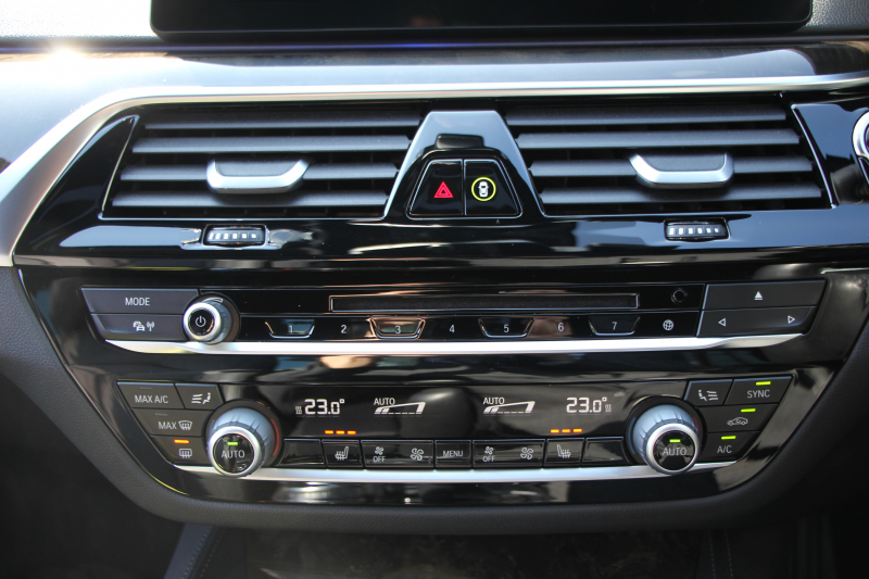 BMW 5シリーズ 530i Mｽﾎﾟｰﾂ 252馬力 1ｵﾅ ｻﾝﾙｰﾌ 全席ﾋｰﾀｰ黒革 ﾌﾞﾗｯｸ19AW Mspﾌﾞﾚｰｷ 追従ACC ｽﾃｱﾘﾝｸﾞｻﾎﾟｰﾄ LEDﾍｯﾄﾞﾗｲﾄ ﾊｲﾋﾞｰﾑｱｼｽﾄ ﾀｯﾁ画面HDDﾅﾋﾞTV 360度ｶﾒﾗ Pｱｼｽﾄﾌﾟﾗｽ 電動ﾄﾗﾝｸ 専用ｴｱﾛ ﾊﾟﾄﾞﾙｼﾌﾄ 2年保証