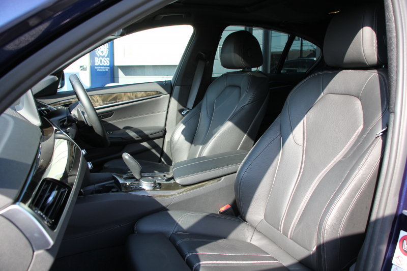 BMW 5シリーズ 530i Mｽﾎﾟｰﾂ 252馬力 1ｵﾅ ｻﾝﾙｰﾌ 全席ﾋｰﾀｰ黒革 ﾌﾞﾗｯｸ19AW Mspﾌﾞﾚｰｷ 追従ACC ｽﾃｱﾘﾝｸﾞｻﾎﾟｰﾄ LEDﾍｯﾄﾞﾗｲﾄ ﾊｲﾋﾞｰﾑｱｼｽﾄ ﾀｯﾁ画面HDDﾅﾋﾞTV 360度ｶﾒﾗ Pｱｼｽﾄﾌﾟﾗｽ 電動ﾄﾗﾝｸ 専用ｴｱﾛ ﾊﾟﾄﾞﾙｼﾌﾄ 2年保証