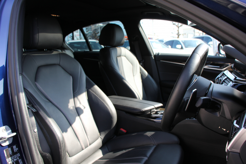 BMW 5シリーズ 530i Mｽﾎﾟｰﾂ 252馬力 1ｵﾅ ｻﾝﾙｰﾌ 全席ﾋｰﾀｰ黒革 ﾌﾞﾗｯｸ19AW Mspﾌﾞﾚｰｷ 追従ACC ｽﾃｱﾘﾝｸﾞｻﾎﾟｰﾄ LEDﾍｯﾄﾞﾗｲﾄ ﾊｲﾋﾞｰﾑｱｼｽﾄ ﾀｯﾁ画面HDDﾅﾋﾞTV 360度ｶﾒﾗ Pｱｼｽﾄﾌﾟﾗｽ 電動ﾄﾗﾝｸ 専用ｴｱﾛ ﾊﾟﾄﾞﾙｼﾌﾄ 2年保証