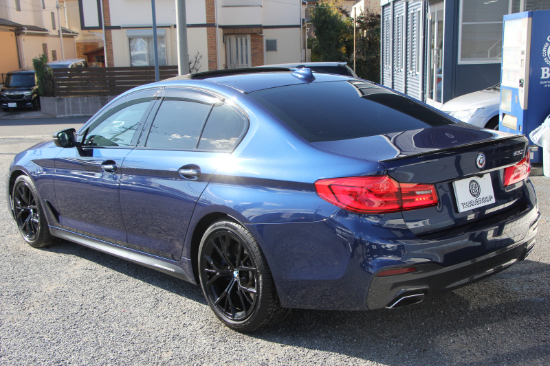 BMW 5シリーズ 530i Mｽﾎﾟｰﾂ 252馬力 1ｵﾅ ｻﾝﾙｰﾌ 全席ﾋｰﾀｰ黒革 ﾌﾞﾗｯｸ19AW Mspﾌﾞﾚｰｷ 追従ACC ｽﾃｱﾘﾝｸﾞｻﾎﾟｰﾄ LEDﾍｯﾄﾞﾗｲﾄ ﾊｲﾋﾞｰﾑｱｼｽﾄ ﾀｯﾁ画面HDDﾅﾋﾞTV 360度ｶﾒﾗ Pｱｼｽﾄﾌﾟﾗｽ 電動ﾄﾗﾝｸ 専用ｴｱﾛ ﾊﾟﾄﾞﾙｼﾌﾄ 2年保証