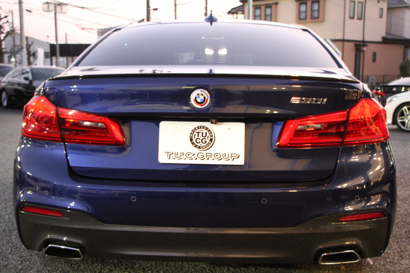 BMW 5シリーズ 530i Mｽﾎﾟｰﾂ 1ｵ-ﾅ 252馬力 ｻﾝﾙｰﾌ 全席ﾋｰﾀｰ黒革 ﾌﾞﾗｯｸ19AW Mspﾌﾞﾚｰｷ 追従ACC ｽﾃｱﾘﾝｸﾞｻﾎﾟｰﾄ LEDﾍｯﾄﾞﾗｲﾄ ﾊｲﾋﾞｰﾑｱｼｽﾄ ﾀｯﾁ画面HDDﾅﾋﾞTV 360度ｶﾒﾗ Pｱｼｽﾄﾌﾟﾗｽ 電動ﾄﾗﾝｸ 専用ｴｱﾛ ﾊﾟﾄﾞﾙｼﾌﾄ 2年保証