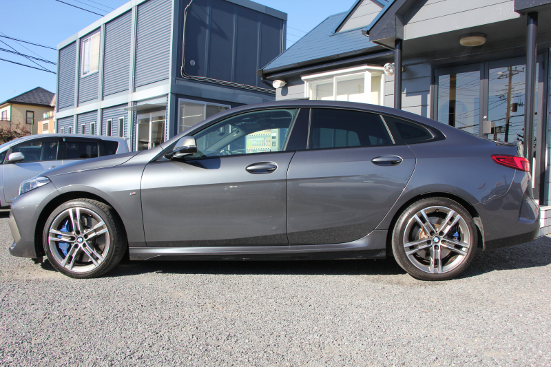 BMW 2シリーズ M235i Xdrive ｸﾞﾗﾝｸｰﾍﾟﾌﾟﾗｽP 306馬力 4WD ﾊﾟﾉﾗﾏｻﾝﾙｰﾌ ﾋｰﾀｰ黒革 Mｽﾎﾟｰﾂｼｰﾄ ｱﾀﾞﾌﾟﾃｨﾌﾞｻｽ Hi-fiｽﾋﾟｰｶｰ 追従ACC 後退ｱｼｽﾄ LEDﾍｯﾄﾞﾗｲﾄ 専用18AW Mspﾌﾞﾚｰｷ Applecarplay ﾀｯﾁ画面HDDﾅﾋﾞPｱｼｽﾄ 2年保証