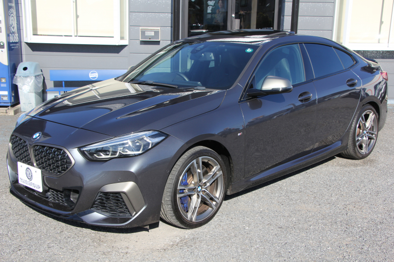 BMW 2シリーズ M235i Xdrive ｸﾞﾗﾝｸｰﾍﾟﾌﾟﾗｽP 306馬力 4WD ﾊﾟﾉﾗﾏｻﾝﾙｰﾌ ﾋｰﾀｰ黒革 Mｽﾎﾟｰﾂｼｰﾄ ｱﾀﾞﾌﾟﾃｨﾌﾞｻｽ Hi-fiｽﾋﾟｰｶｰ 追従ACC 後退ｱｼｽﾄ LEDﾍｯﾄﾞﾗｲﾄ 専用18AW Mspﾌﾞﾚｰｷ Applecarplay ﾀｯﾁ画面HDDﾅﾋﾞPｱｼｽﾄ 2年保証