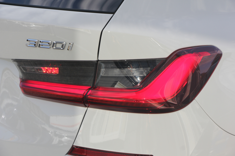 BMW 3シリーズ 320i ﾂｰﾘﾝｸﾞMｽﾎﾟｰﾂ ﾊｲﾗｲﾝ ｺﾆｬｯｸﾚｻﾞｰ ｼｰﾄﾋｰﾀｰ Pｱｼｽﾄﾌﾟﾗｽ 360度ｶﾒﾗ ﾀｯﾁ画面HDDﾅﾋﾞLEDﾍｯﾄﾞﾗｲﾄ ｵｰﾄﾊｲﾋﾞｰﾑ 追従ACC ｽﾃｱﾘﾝｸﾞｻﾎﾟｰﾄ ｱﾝﾋﾞｴﾝﾄﾗｲﾄ 電動ﾄﾗﾝｸ ｱｸﾃｨﾌﾞPDC緊急ﾌﾞﾚｰｷ 専用ｴｱﾛ 2年保証