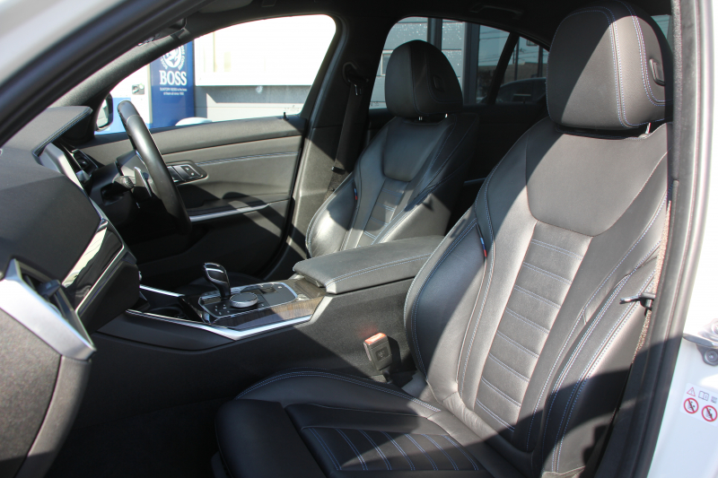 BMW 3シリーズ 320d Xdrive Mｽﾎﾟｰﾂ ﾃﾞﾋﾞｭｰP ｺﾝﾌｫｰﾄP 4WD ﾋｰﾀｰ黒革 ﾌﾞﾙｰｽﾃｯﾁ 19AW Pｱｼｽﾄﾌﾟﾗｽ 360度ｶﾒﾗ ﾌﾙｾｸﾞTV LEDﾍｯﾄﾞﾗｲﾄ ｵｰﾄﾊｲﾋﾞｰﾑ 追従ACC ｽﾃｱﾘﾝｸﾞｻﾎﾟｰﾄ ｱｯﾌﾟﾙｶｰﾌﾟﾚｲ ﾀｯﾁ画面HDDﾅﾋﾞ電動ﾄﾗﾝｸ 2年保証