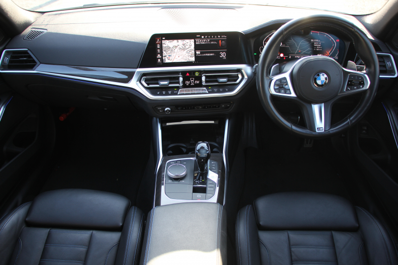 BMW 3シリーズ 320d Xdrive Mｽﾎﾟｰﾂ ﾃﾞﾋﾞｭｰP ｺﾝﾌｫｰﾄP 4WD ﾋｰﾀｰ黒革 ﾌﾞﾙｰｽﾃｯﾁ 19AW Pｱｼｽﾄﾌﾟﾗｽ 360度ｶﾒﾗ ﾌﾙｾｸﾞTV LEDﾍｯﾄﾞﾗｲﾄ ｵｰﾄﾊｲﾋﾞｰﾑ 追従ACC ｽﾃｱﾘﾝｸﾞｻﾎﾟｰﾄ ｱｯﾌﾟﾙｶｰﾌﾟﾚｲ ﾀｯﾁ画面HDDﾅﾋﾞ電動ﾄﾗﾝｸ 2年保証