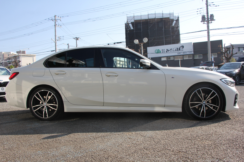 BMW 3シリーズ 320d Xdrive Mｽﾎﾟｰﾂ ﾃﾞﾋﾞｭｰP ｺﾝﾌｫｰﾄP 4WD ﾋｰﾀｰ黒革 ﾌﾞﾙｰｽﾃｯﾁ 19AW Pｱｼｽﾄﾌﾟﾗｽ 360度ｶﾒﾗ ﾌﾙｾｸﾞTV LEDﾍｯﾄﾞﾗｲﾄ ｵｰﾄﾊｲﾋﾞｰﾑ 追従ACC ｽﾃｱﾘﾝｸﾞｻﾎﾟｰﾄ ｱｯﾌﾟﾙｶｰﾌﾟﾚｲ ﾀｯﾁ画面HDDﾅﾋﾞ電動ﾄﾗﾝｸ 2年保証