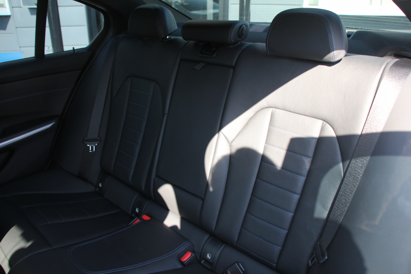 BMW 3シリーズ 320d Xdrive Mｽﾎﾟｰﾂ ﾃﾞﾋﾞｭｰP ｺﾝﾌｫｰﾄP 4WD ﾋｰﾀｰ黒革 ﾌﾞﾙｰｽﾃｯﾁ 19AW Pｱｼｽﾄﾌﾟﾗｽ 360度ｶﾒﾗ ﾌﾙｾｸﾞTV LEDﾍｯﾄﾞﾗｲﾄ ｵｰﾄﾊｲﾋﾞｰﾑ 追従ACC ｽﾃｱﾘﾝｸﾞｻﾎﾟｰﾄ ｱｯﾌﾟﾙｶｰﾌﾟﾚｲ ﾀｯﾁ画面HDDﾅﾋﾞ電動ﾄﾗﾝｸ 2年保証