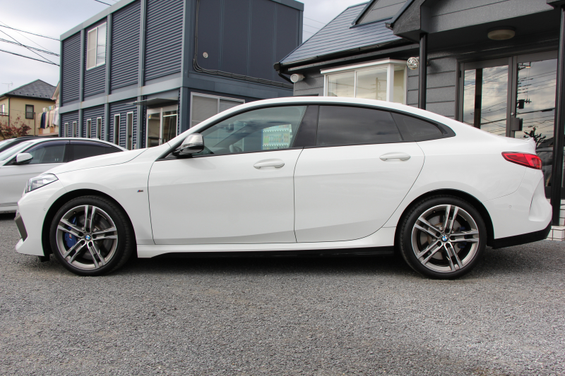 BMW 2シリーズ M235i Xdrive ｸﾞﾗﾝｸｰﾍﾟﾃﾞﾋﾞｭｰP 306馬力 4WD ﾊﾟﾉﾗﾏｻﾝﾙｰﾌ ｼｰﾄﾋｰﾀｰ Mｽﾎﾟｰﾂｼｰﾄ Mｼｰﾄﾍﾞﾙﾄ ｱﾀﾞﾌﾟﾃｨﾌﾞｻｽ 追従ACC LEDﾍｯﾄﾞﾗｲﾄ 専用18AW Mspﾌﾞﾚｰｷ Applecarplay ﾀｯﾁ画面HDDﾅﾋﾞPｱｼｽﾄ ﾜｲﾔﾚｽ充電 2年保証