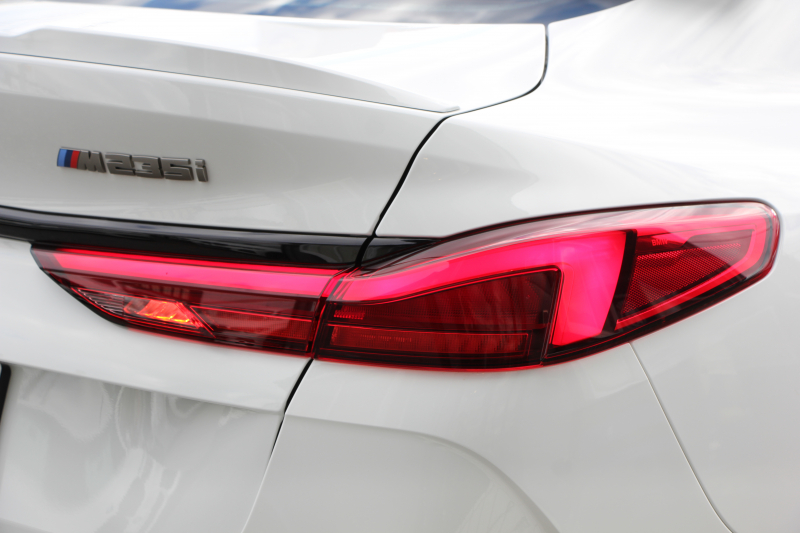 BMW 2シリーズ M235i Xdrive ｸﾞﾗﾝｸｰﾍﾟﾃﾞﾋﾞｭｰP 306馬力 4WD ﾊﾟﾉﾗﾏｻﾝﾙｰﾌ ｼｰﾄﾋｰﾀｰ Mｽﾎﾟｰﾂｼｰﾄ Mｼｰﾄﾍﾞﾙﾄ ｱﾀﾞﾌﾟﾃｨﾌﾞｻｽ 追従ACC LEDﾍｯﾄﾞﾗｲﾄ 専用18AW Mspﾌﾞﾚｰｷ Applecarplay ﾀｯﾁ画面HDDﾅﾋﾞPｱｼｽﾄ ﾜｲﾔﾚｽ充電 2年保証