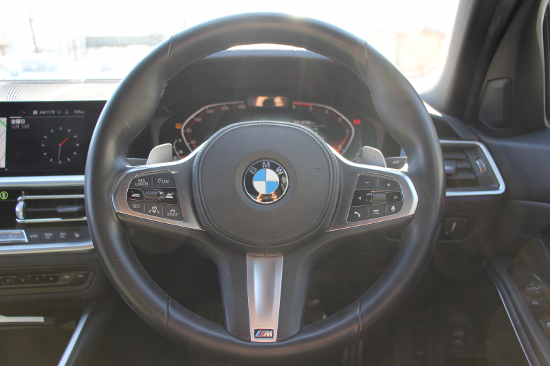 BMW 3シリーズ 320d Xdrive Mｽﾎﾟｰﾂ ｲﾉﾍﾞｰｼｮﾝP ﾃﾞﾋﾞｭｰP ｺﾝﾌｫｰﾄP 4WD ﾋｰﾀｰ黒革  BMWﾚｰｻﾞｰﾗｲﾄ HUD ｼﾞｪｽﾁｬｰC 追従ACC ｽﾃｱﾘﾝｸﾞｻﾎﾟｰﾄ ｱｯﾌﾟﾙｶｰﾌﾟﾚｲ ﾀｯﾁ画面HDDﾅﾋﾞBMWﾗｲﾌﾞｺｯｸﾋﾟｯﾄﾞ電動ﾄﾗﾝｸ Hi-fiｽﾋﾟｰｶｰ 2年保証