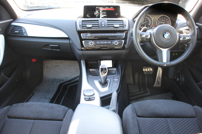 BMW 2シリーズ M235i ｸｰﾍﾟ直6ﾀｰﾎﾞ326馬力 ｱﾀﾞﾌﾟﾃｨﾌﾞMｻｽ 専用ﾌﾞﾚｰｷ Bｶﾒﾗ&ﾘｱ障害物ｿﾅｰ 衝突軽減ﾌﾞﾚｰｷ 車線逸脱警告 歩行者警告 ﾌﾞﾚｰｷ付ｸﾙｺﾝ HDDﾅﾋﾞBluetooth接続 ｽﾏｰﾄｷｰ 18AW ﾊﾟﾄﾞﾙｼﾌﾄ ﾌﾞﾗｯｸｸﾞﾘﾙ 2年保証