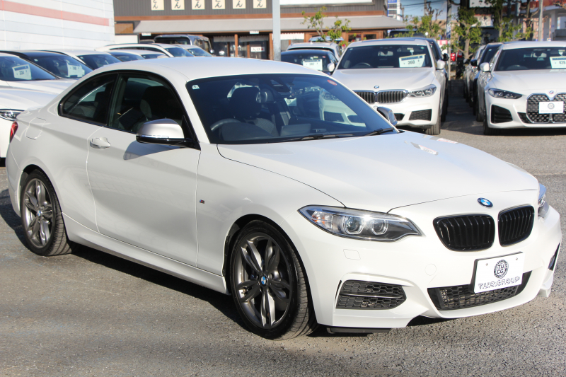 BMW 2シリーズ M235i ｸｰﾍﾟ直6ﾀｰﾎﾞ326馬力 ｱﾀﾞﾌﾟﾃｨﾌﾞMｻｽ 専用ﾌﾞﾚｰｷ Bｶﾒﾗ&ﾘｱ障害物ｿﾅｰ 衝突軽減ﾌﾞﾚｰｷ 車線逸脱警告 歩行者警告 ﾌﾞﾚｰｷ付ｸﾙｺﾝ HDDﾅﾋﾞBluetooth接続 ｽﾏｰﾄｷｰ 18AW ﾊﾟﾄﾞﾙｼﾌﾄ ﾌﾞﾗｯｸｸﾞﾘﾙ 2年保証