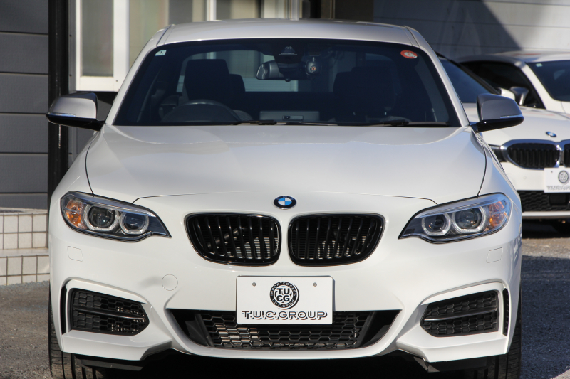 BMW 2シリーズ M235i ｸｰﾍﾟ直6ﾀｰﾎﾞ326馬力 ｱﾀﾞﾌﾟﾃｨﾌﾞMｻｽ 専用ﾌﾞﾚｰｷ Bｶﾒﾗ&ﾘｱ障害物ｿﾅｰ 衝突軽減ﾌﾞﾚｰｷ 車線逸脱警告 歩行者警告 ﾌﾞﾚｰｷ付ｸﾙｺﾝ HDDﾅﾋﾞBluetooth接続 ｽﾏｰﾄｷｰ 18AW ﾊﾟﾄﾞﾙｼﾌﾄ ﾌﾞﾗｯｸｸﾞﾘﾙ 2年保証