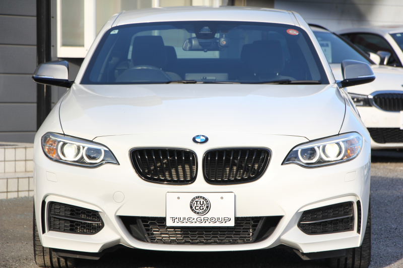 BMW 2シリーズ M235i ｸｰﾍﾟ直6ﾀｰﾎﾞ326馬力 ｱﾀﾞﾌﾟﾃｨﾌﾞMｻｽ 専用ﾌﾞﾚｰｷ Bｶﾒﾗ&ﾘｱ障害物ｿﾅｰ 衝突軽減ﾌﾞﾚｰｷ 車線逸脱警告 歩行者警告 ﾌﾞﾚｰｷ付ｸﾙｺﾝ HDDﾅﾋﾞBluetooth接続 ｽﾏｰﾄｷｰ 18AW ﾊﾟﾄﾞﾙｼﾌﾄ ﾌﾞﾗｯｸｸﾞﾘﾙ 2年保証