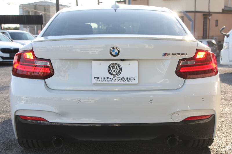 BMW 2シリーズ M235i ｸｰﾍﾟ直6ﾀｰﾎﾞ326馬力 ｱﾀﾞﾌﾟﾃｨﾌﾞMｻｽ 専用ﾌﾞﾚｰｷ Bｶﾒﾗ&ﾘｱ障害物ｿﾅｰ 衝突軽減ﾌﾞﾚｰｷ 車線逸脱警告 歩行者警告 ﾌﾞﾚｰｷ付ｸﾙｺﾝ HDDﾅﾋﾞBluetooth接続 ｽﾏｰﾄｷｰ 18AW ﾊﾟﾄﾞﾙｼﾌﾄ ﾌﾞﾗｯｸｸﾞﾘﾙ 2年保証