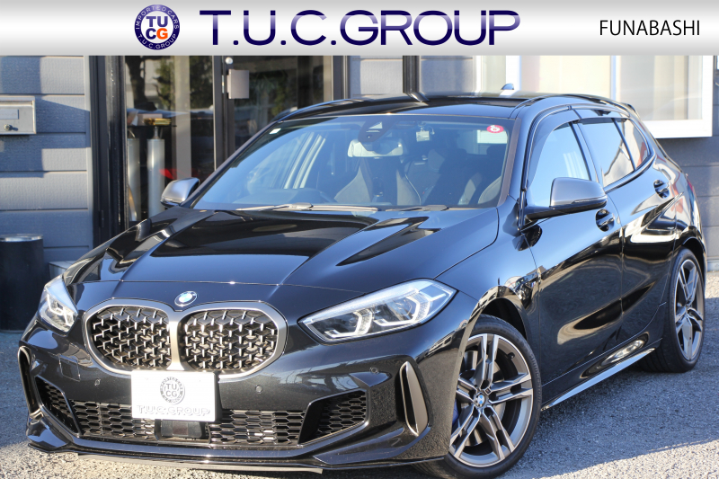 BMW 1シリーズ M135i Xdrive ﾃﾞﾋﾞｭｰP ｺﾝﾌｫｰﾄP 4WD 306馬力 Mｽﾎﾟｰﾂｼｰﾄ ｱﾀﾞﾌﾟﾃｨﾌﾞｻｽ Mｼｰﾄﾍﾞﾙﾄ ｼｰﾄﾋｰﾀｰ ﾗｲﾌﾞｺｯｸﾋﾟｯﾄ 追ACC 電動ﾄﾗﾝｸ ｱｯﾌﾟﾙｶｰﾌﾟﾚｲ対応 純正ﾅﾋﾞPｱｼｽﾄ LEDﾍｯﾄﾞﾗｲﾄ ﾚｰﾝC警告 衝突軽減ﾌﾞﾚｰｷ 2年保証