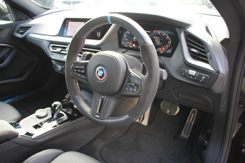BMW 2シリーズ M235i Xdrive ｸﾞﾗﾝｸｰﾍﾟﾃﾞﾋﾞｭｰP 306馬力 4WD ﾋｰﾀｰ黒革 Mｽﾎﾟｰﾂｼｰﾄ Mｼｰﾄﾍﾞﾙﾄ ｱﾀﾞﾌﾟﾃｨﾌﾞｻｽ 追従ACC 3Ddesignﾌﾛﾝﾄｽﾎﾟｲﾗｰ MPerformance18AW&ｽﾃｱﾘﾝｸﾞｱｯﾌﾟﾙｶｰﾌﾟﾚｲ LEDﾍｯﾄﾞﾗｲﾄ ｵｰﾄﾊｲﾋﾞｰﾑ 2年保証