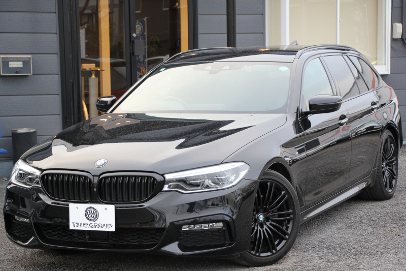 BMW 5シリーズ 523i ﾂｰﾘﾝｸﾞﾌﾞﾗｯｸｱｳﾄ 特別仕様車 HUD ﾊｰﾏﾝｶｰﾄﾞﾝ 追従ACC ｽﾃｱﾘﾝｸﾞｻﾎﾟｰﾄ LEDﾍｯﾄﾞﾗｲﾄ ｵｰﾄﾊｲﾋﾞｰﾑ ﾀｯﾁ画面HDDﾅﾋﾞTV 360度ﾊﾟﾉﾗﾏｶﾒﾗ Pｱｼｽﾄﾌﾟﾗｽ 電動ﾄﾗﾝｸ ﾌﾞﾗｯｸ19AW 液晶ﾒｰﾀｰ ｽﾏｰﾄｷｰ 2年保証