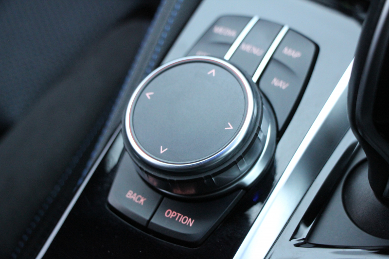 BMW 5シリーズ 523i ﾂｰﾘﾝｸﾞﾌﾞﾗｯｸｱｳﾄ 特別仕様車 HUD ﾊｰﾏﾝｶｰﾄﾞﾝ 追従ACC ｽﾃｱﾘﾝｸﾞｻﾎﾟｰﾄ LEDﾍｯﾄﾞﾗｲﾄ ｵｰﾄﾊｲﾋﾞｰﾑ ﾀｯﾁ画面HDDﾅﾋﾞTV 360度ﾊﾟﾉﾗﾏｶﾒﾗ Pｱｼｽﾄﾌﾟﾗｽ 電動ﾄﾗﾝｸ ﾌﾞﾗｯｸ19AW 液晶ﾒｰﾀｰ ｽﾏｰﾄｷｰ 2年保証