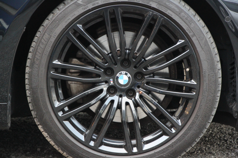 BMW 5シリーズ 523i ﾂｰﾘﾝｸﾞﾌﾞﾗｯｸｱｳﾄ 特別仕様車 HUD ﾊｰﾏﾝｶｰﾄﾞﾝ 追従ACC ｽﾃｱﾘﾝｸﾞｻﾎﾟｰﾄ LEDﾍｯﾄﾞﾗｲﾄ ｵｰﾄﾊｲﾋﾞｰﾑ ﾀｯﾁ画面HDDﾅﾋﾞTV 360度ﾊﾟﾉﾗﾏｶﾒﾗ Pｱｼｽﾄﾌﾟﾗｽ 電動ﾄﾗﾝｸ ﾌﾞﾗｯｸ19AW 液晶ﾒｰﾀｰ ｽﾏｰﾄｷｰ 2年保証