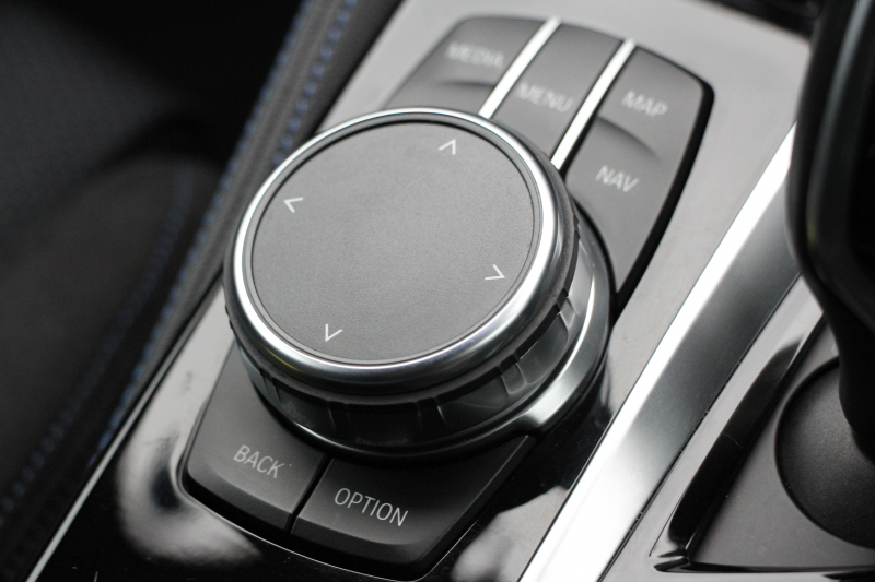 BMW 5シリーズ 523i ﾂｰﾘﾝｸﾞﾌﾞﾗｯｸｱｳﾄ 特別仕様車 HUD ﾊｰﾏﾝｶｰﾄﾞﾝ 追従ACC ｽﾃｱﾘﾝｸﾞｻﾎﾟｰﾄ LEDﾍｯﾄﾞﾗｲﾄ ｵｰﾄﾊｲﾋﾞｰﾑ ﾀｯﾁ画面HDDﾅﾋﾞTV 360度ﾊﾟﾉﾗﾏｶﾒﾗ Pｱｼｽﾄﾌﾟﾗｽ 電動ﾄﾗﾝｸ ﾌﾞﾗｯｸ19AW 液晶ﾒｰﾀｰ ｽﾏｰﾄｷｰ 2年保証