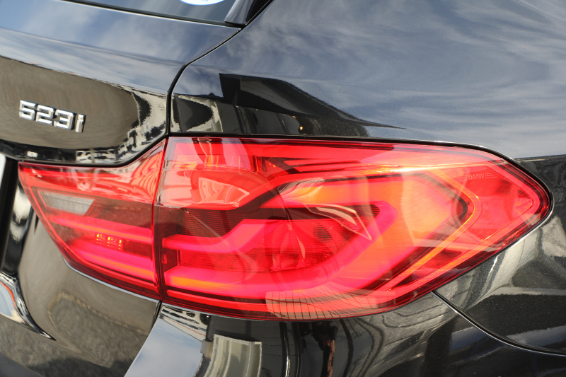 BMW 5シリーズ 523i ﾂｰﾘﾝｸﾞﾌﾞﾗｯｸｱｳﾄ 特別仕様車 HUD ﾊｰﾏﾝｶｰﾄﾞﾝ 追従ACC ｽﾃｱﾘﾝｸﾞｻﾎﾟｰﾄ LEDﾍｯﾄﾞﾗｲﾄ ｵｰﾄﾊｲﾋﾞｰﾑ ﾀｯﾁ画面HDDﾅﾋﾞTV 360度ﾊﾟﾉﾗﾏｶﾒﾗ Pｱｼｽﾄﾌﾟﾗｽ 電動ﾄﾗﾝｸ ﾌﾞﾗｯｸ19AW 液晶ﾒｰﾀｰ ｽﾏｰﾄｷｰ 2年保証