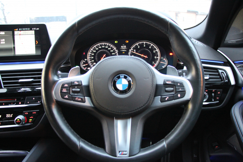 BMW 5シリーズ 523i ﾂｰﾘﾝｸﾞﾌﾞﾗｯｸｱｳﾄ 特別仕様車 HUD ﾊｰﾏﾝｶｰﾄﾞﾝ 追従ACC ｽﾃｱﾘﾝｸﾞｻﾎﾟｰﾄ LEDﾍｯﾄﾞﾗｲﾄ ｵｰﾄﾊｲﾋﾞｰﾑ ﾀｯﾁ画面HDDﾅﾋﾞTV 360度ﾊﾟﾉﾗﾏｶﾒﾗ Pｱｼｽﾄﾌﾟﾗｽ 電動ﾄﾗﾝｸ ﾌﾞﾗｯｸ19AW 液晶ﾒｰﾀｰ ｽﾏｰﾄｷｰ 2年保証
