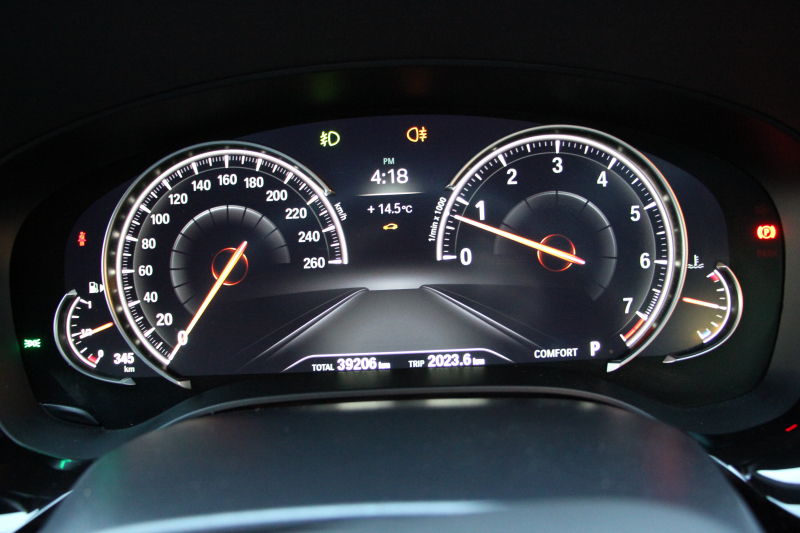 BMW 5シリーズ 523i ﾂｰﾘﾝｸﾞﾌﾞﾗｯｸｱｳﾄ 特別仕様車 HUD ﾊｰﾏﾝｶｰﾄﾞﾝ 追従ACC ｽﾃｱﾘﾝｸﾞｻﾎﾟｰﾄ LEDﾍｯﾄﾞﾗｲﾄ ｵｰﾄﾊｲﾋﾞｰﾑ ﾀｯﾁ画面HDDﾅﾋﾞTV 360度ﾊﾟﾉﾗﾏｶﾒﾗ Pｱｼｽﾄﾌﾟﾗｽ 電動ﾄﾗﾝｸ ﾌﾞﾗｯｸ19AW 液晶ﾒｰﾀｰ ｽﾏｰﾄｷｰ 2年保証