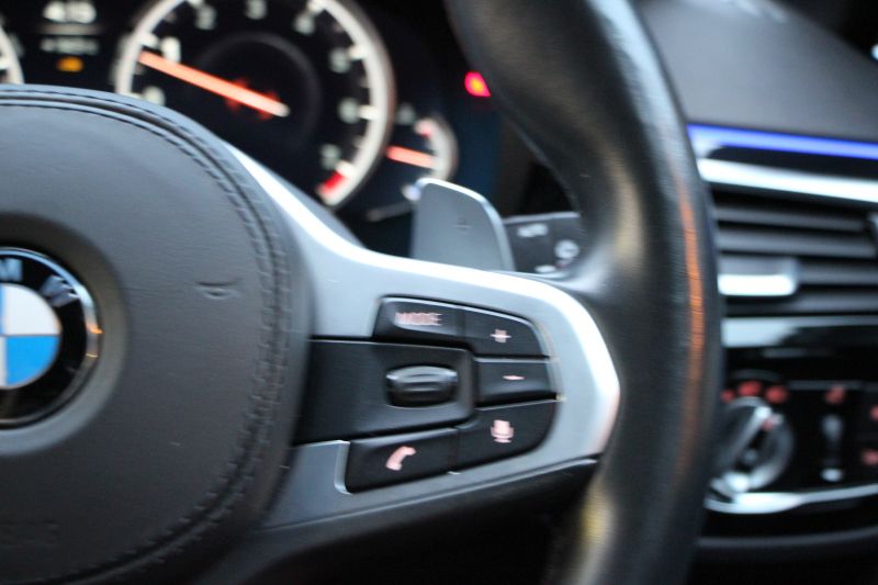 BMW 5シリーズ 523i ﾂｰﾘﾝｸﾞﾌﾞﾗｯｸｱｳﾄ 特別仕様車 HUD ﾊｰﾏﾝｶｰﾄﾞﾝ 追従ACC ｽﾃｱﾘﾝｸﾞｻﾎﾟｰﾄ LEDﾍｯﾄﾞﾗｲﾄ ｵｰﾄﾊｲﾋﾞｰﾑ ﾀｯﾁ画面HDDﾅﾋﾞTV 360度ﾊﾟﾉﾗﾏｶﾒﾗ Pｱｼｽﾄﾌﾟﾗｽ 電動ﾄﾗﾝｸ ﾌﾞﾗｯｸ19AW 液晶ﾒｰﾀｰ ｽﾏｰﾄｷｰ 2年保証