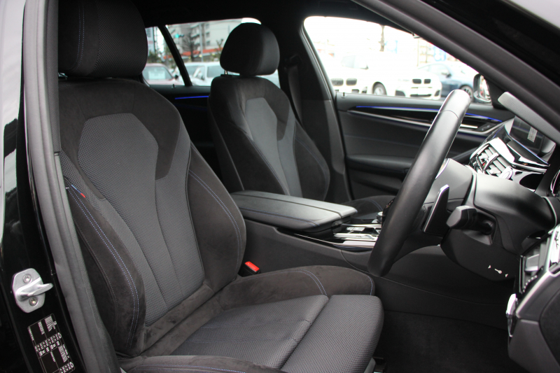 BMW 5シリーズ 523i ﾂｰﾘﾝｸﾞﾌﾞﾗｯｸｱｳﾄ 特別仕様車 HUD ﾊｰﾏﾝｶｰﾄﾞﾝ 追従ACC ｽﾃｱﾘﾝｸﾞｻﾎﾟｰﾄ LEDﾍｯﾄﾞﾗｲﾄ ｵｰﾄﾊｲﾋﾞｰﾑ ﾀｯﾁ画面HDDﾅﾋﾞTV 360度ﾊﾟﾉﾗﾏｶﾒﾗ Pｱｼｽﾄﾌﾟﾗｽ 電動ﾄﾗﾝｸ ﾌﾞﾗｯｸ19AW 液晶ﾒｰﾀｰ ｽﾏｰﾄｷｰ 2年保証