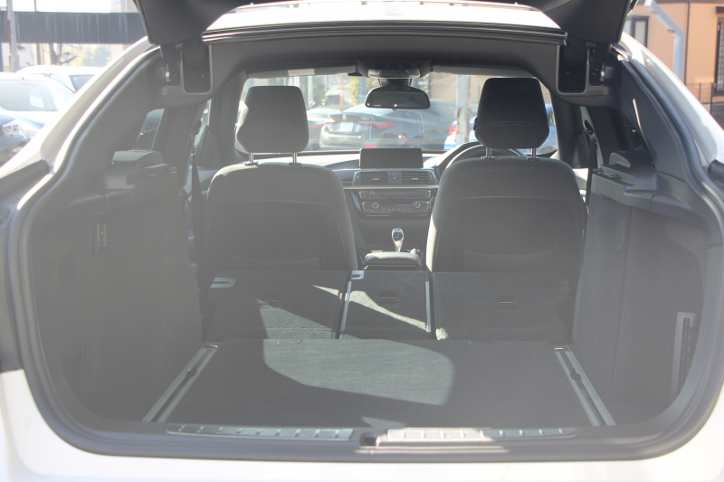 BMW 3シリーズ 320i ｸﾞﾗﾝﾂｰﾘｽﾓ Mｽﾎﾟｰﾂ 後期 新ｴﾝｼﾞﾝ LEDﾍｯﾄﾞﾗｲﾄ&ﾃｰﾙ 追従ACC ﾚｰﾝﾁｪﾝｼﾞ警告 衝突軽減ﾌﾞﾚｰｷ 車線逸脱警告 歩行者警告 iﾄﾞﾗｲﾌﾞHDDﾅﾋﾞ電動ﾄﾗﾝｸ ｽﾏｰﾄｷｰ 専用ｴｱﾛ 19AW ﾊﾟﾄﾞﾙｼﾌﾄ 2年保証