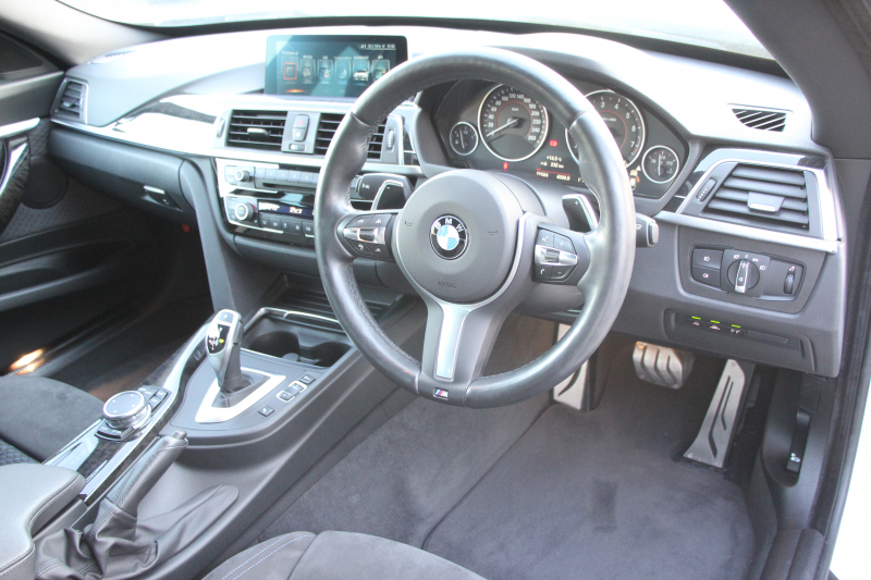 BMW 3シリーズ 320i ｸﾞﾗﾝﾂｰﾘｽﾓ Mｽﾎﾟｰﾂ 後期 新ｴﾝｼﾞﾝ LEDﾍｯﾄﾞﾗｲﾄ&ﾃｰﾙ 追従ACC ﾚｰﾝﾁｪﾝｼﾞ警告 衝突軽減ﾌﾞﾚｰｷ 車線逸脱警告 歩行者警告 iﾄﾞﾗｲﾌﾞHDDﾅﾋﾞ電動ﾄﾗﾝｸ ｽﾏｰﾄｷｰ 専用ｴｱﾛ 19AW ﾊﾟﾄﾞﾙｼﾌﾄ 2年保証