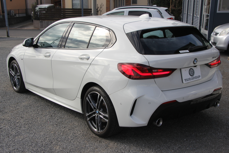 BMW 1シリーズ 118d Mｽﾎﾟｰﾂ ｴﾃﾞｨｼｮﾝｼﾞｮｲﾌﾟﾗｽ ｺﾝﾌｫｰﾄP 1ｵｰﾅ 追従ACC 電動ﾘｱｹﾞｰﾄ idriveﾅﾋﾞｹﾞｰｼｮﾝP BMWﾗｲﾌﾞｺｯｸﾋﾟｯﾄ ｱｯﾌﾟﾙｶｰﾌﾟﾚｲ ﾒﾓﾘｰ付電動ﾊｰﾌﾚｻﾞｰ ｽﾄﾚｰｼﾞﾊﾟｯｹｰｼﾞｲﾙﾐﾎﾞｽﾄﾝﾄﾘﾑ LEDﾍｯﾄﾞﾗｲﾄ Pｱｼｽﾄ 18AW 専用ｴｱﾛ 2年保証