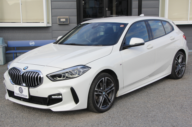 BMW 1シリーズ 118d Mｽﾎﾟｰﾂ ｴﾃﾞｨｼｮﾝｼﾞｮｲﾌﾟﾗｽ ｺﾝﾌｫｰﾄP 1ｵｰﾅ 追従ACC 電動ﾘｱｹﾞｰﾄ idriveﾅﾋﾞｹﾞｰｼｮﾝP BMWﾗｲﾌﾞｺｯｸﾋﾟｯﾄ ｱｯﾌﾟﾙｶｰﾌﾟﾚｲ ﾒﾓﾘｰ付電動ﾊｰﾌﾚｻﾞｰ ｽﾄﾚｰｼﾞﾊﾟｯｹｰｼﾞｲﾙﾐﾎﾞｽﾄﾝﾄﾘﾑ LEDﾍｯﾄﾞﾗｲﾄ Pｱｼｽﾄ 18AW 専用ｴｱﾛ 2年保証